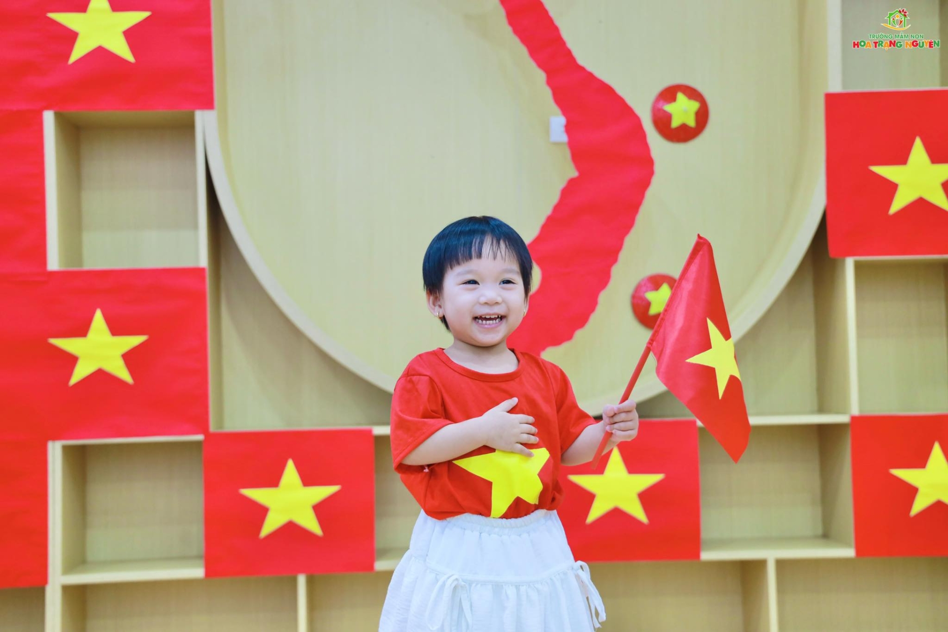 Rực rỡ sắc đỏ tự hào Việt Nam tại Hoa Trạng Nguyên